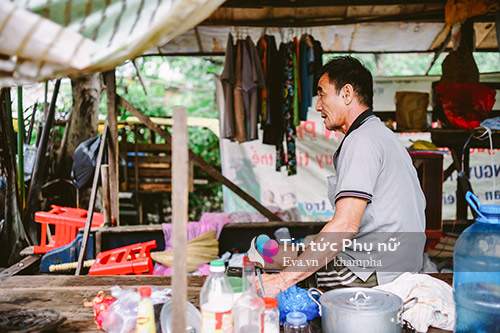 Ông lão cụt chân và chuyện tình "rổ rá cạp lại" trên chiếc ghe mục 27