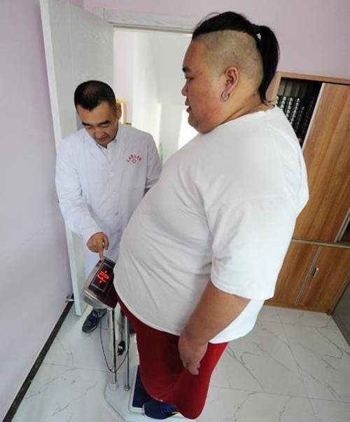 Thất tình, hot boy ăn uống thả ga tăng lên 255kg 12