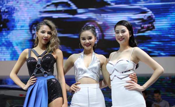 Những cô gái xinh đẹp tại Vietnam Motor Show 2016 4