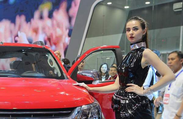 Những cô gái xinh đẹp tại Vietnam Motor Show 2016 13