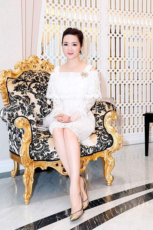 Hoa hậu Giáng My tinh khôi khoe “nhan sắc không tuổi" 21