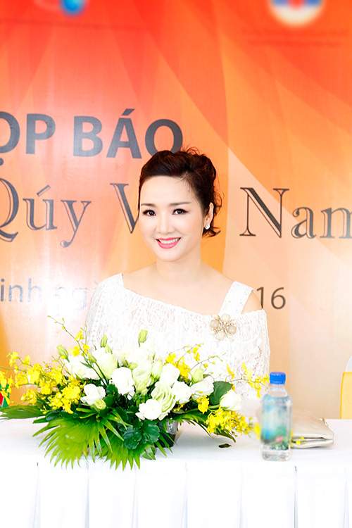 Hoa hậu Giáng My tinh khôi khoe “nhan sắc không tuổi" 15