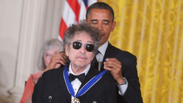 Vì sao nhạc sĩ, ca sĩ Bob Dylan giành giải thưởng Nobel Văn học 2016? 9