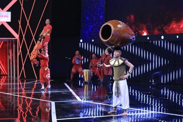 Những TV show khiến sao Việt hoảng hồn vì màn biểu diễn nguy hiểm của "dị nhân" 27