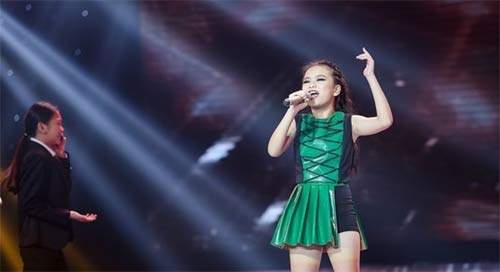 TV Show: "Tiểu Thu Minh" 10 tuổi gây ngạc nhiên; Cô gái "bị ung thư" khiến GK nghẹn ngào 12