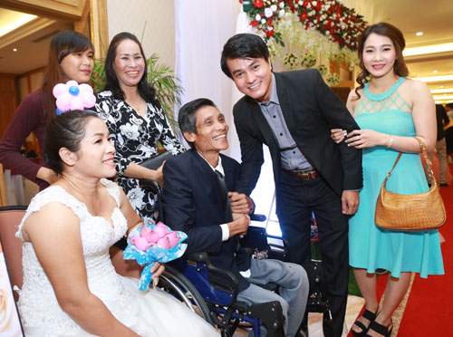 Vợ chồng Lý Hải xúc động dự lễ cưới của 60 cặp khuyết tật 9