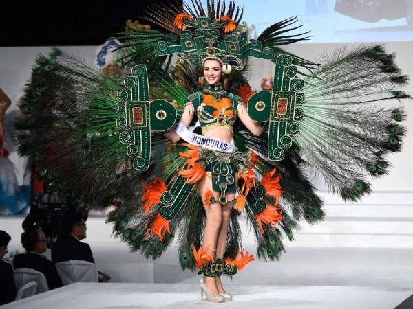 Trang phục dân tộc sexy tới ngạt thở ở cuộc thi hoa hậu 8
