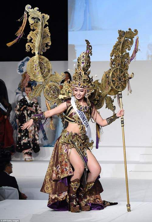 Trang phục dân tộc sexy tới ngạt thở ở cuộc thi hoa hậu 11