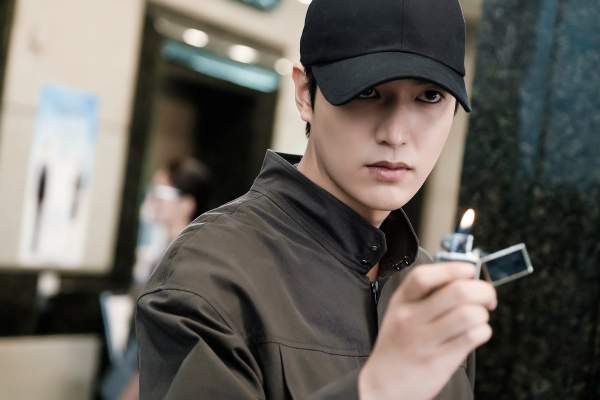 Lee Min Ho mặt lạnh lẽo bí hiểm, giơ bật lửa thôi miên nạn nhân 6
