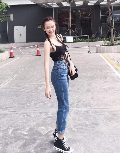 Thời trang đường phố sao Việt: Angela Phương Trinh khoe khe ngực siêu đẹp 15