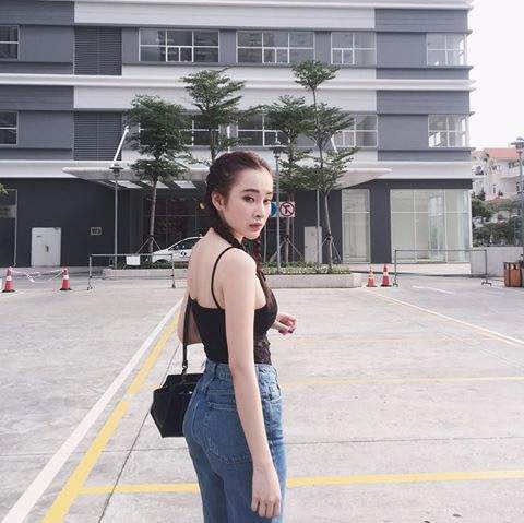 Thời trang đường phố sao Việt: Angela Phương Trinh khoe khe ngực siêu đẹp 21