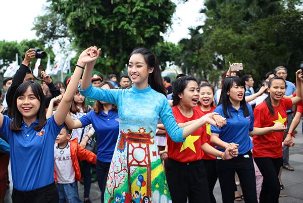 Hoa hậu Ngọc Hân và Mỹ Linh cùng "nhảy vì sự tử tế" 12