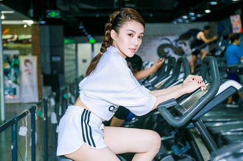 Chân dài  Lê Hà The Face lộ ảnh tập gym căng nuột 10