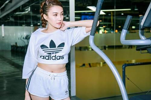 Chân dài  Lê Hà The Face lộ ảnh tập gym căng nuột 4