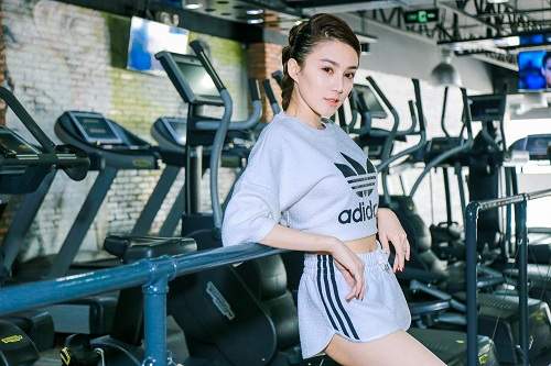 Chân dài  Lê Hà The Face lộ ảnh tập gym căng nuột 7