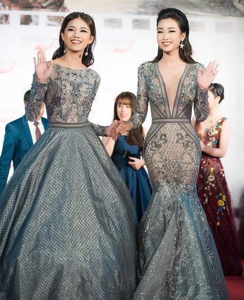 Hoa hậu Mỹ Linh khoe vòng một táo bạo trên thảm đỏ 3