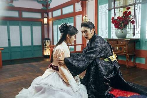 Người tình ánh trăng tập 19: IU buông tay Lee Jun Ki để cưới người khác 3