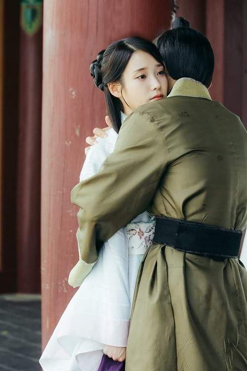 Người tình ánh trăng tập 19: IU buông tay Lee Jun Ki để cưới người khác 21