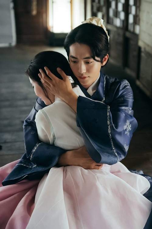 Người tình ánh trăng tập 19: IU buông tay Lee Jun Ki để cưới người khác 24
