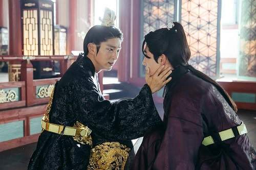 Người tình ánh trăng tập 19: IU buông tay Lee Jun Ki để cưới người khác 30