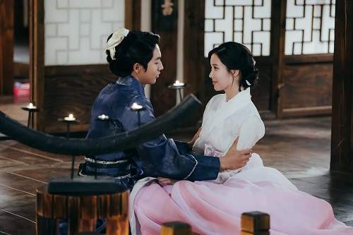 Người tình ánh trăng tập 19: IU buông tay Lee Jun Ki để cưới người khác 27