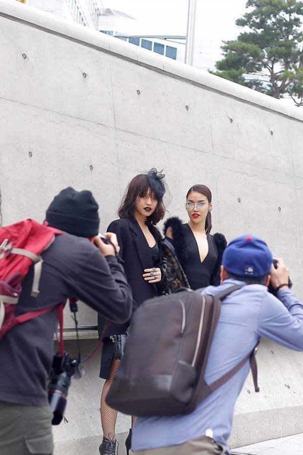 Lan Khuê "đánh bật" tín đồ thời trang Hàn tại Seoul Fashion Week 12