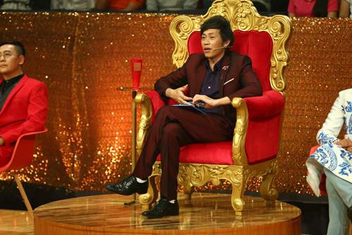 Cười xuyên Việt trở lại, lần đầu tiên Hoài Linh làm giám khảo duy nhất 6