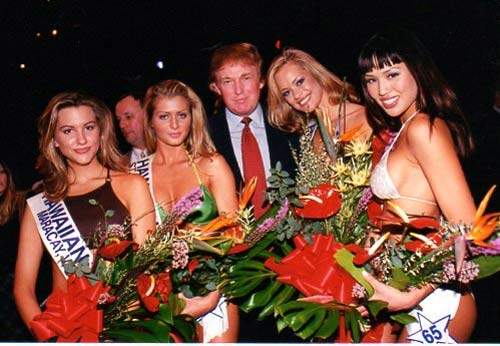 Ông Donald Trump và những lần bị "bao vây" bởi hoa hậu 9