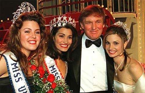 Ông Donald Trump và những lần bị "bao vây" bởi hoa hậu 12