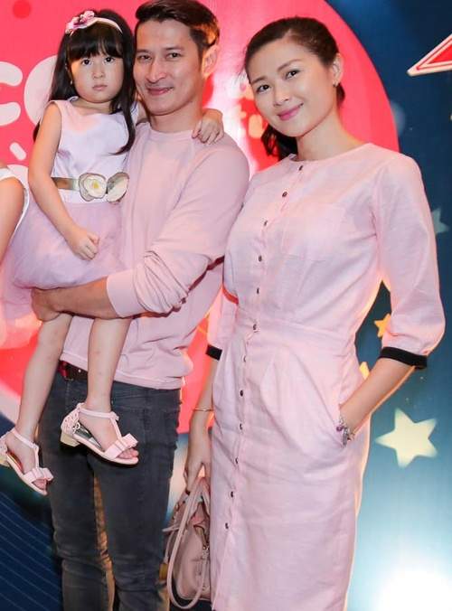 Huy Khánh lần đầu đưa vợ và con gái lên sóng truyền hình 3