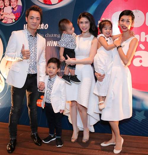 Huy Khánh lần đầu đưa vợ và con gái lên sóng truyền hình 18