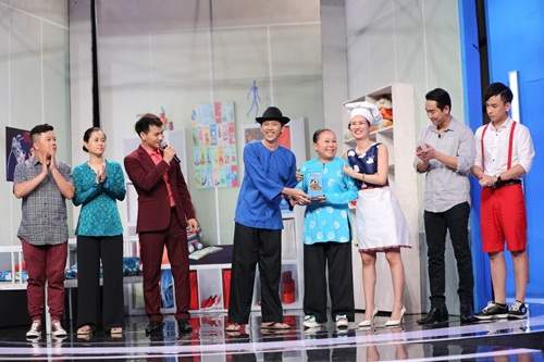 Ơn giời tập 1: Hoài Linh bái phục nữ nghệ sĩ răn dạy Trường Giang trên sóng truyền hình 60