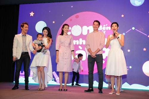 Huy Khánh lần đầu đưa vợ và con gái lên sóng truyền hình 30