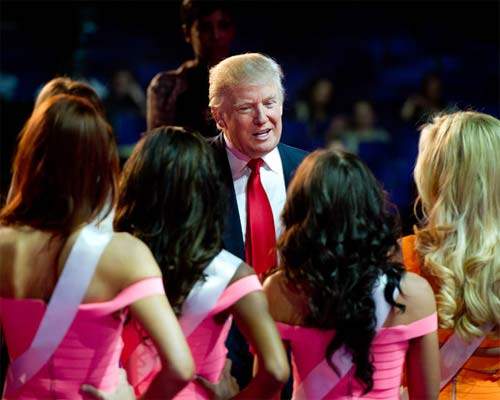Ông Donald Trump và những lần bị "bao vây" bởi hoa hậu 13