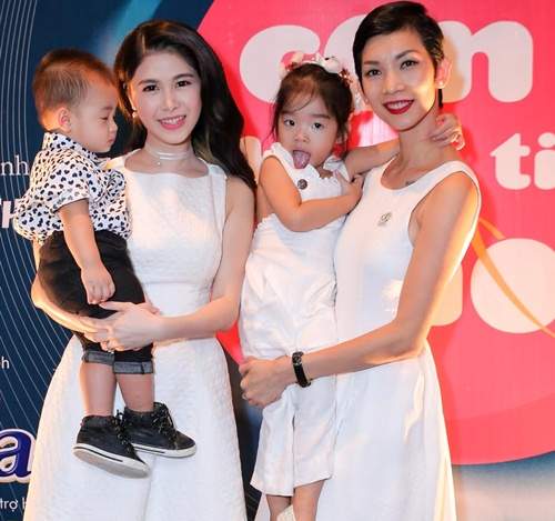 Huy Khánh lần đầu đưa vợ và con gái lên sóng truyền hình 15
