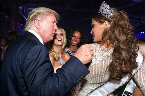 Ông Donald Trump và những lần bị "bao vây" bởi hoa hậu 6