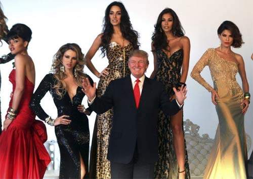 Ông Donald Trump và những lần bị "bao vây" bởi hoa hậu 5