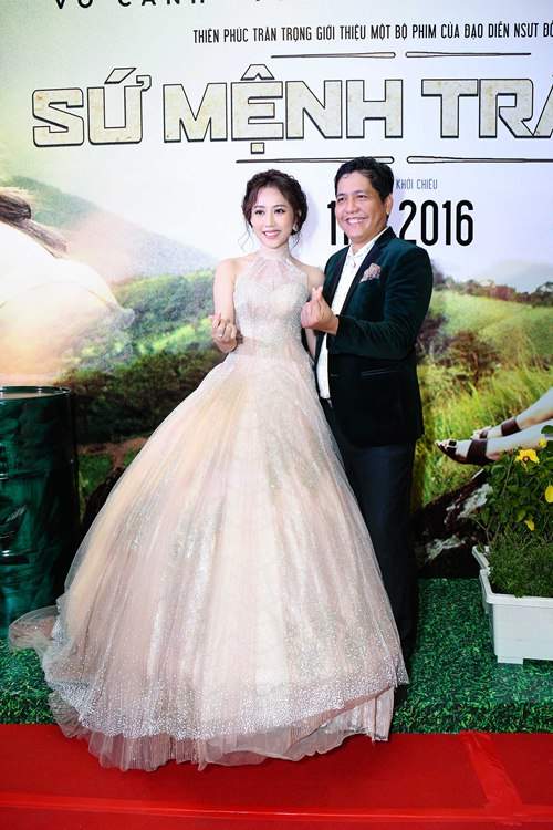 Võ Cảnh nắm chặt tay Angela Phương Trinh trước tin đồn "phim giả tình thật" 27
