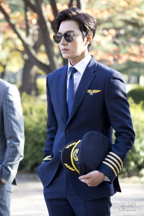 Lee Min Ho "chuẩn từng centimet", được khen là phi công đẹp trai nhất thế giới 3