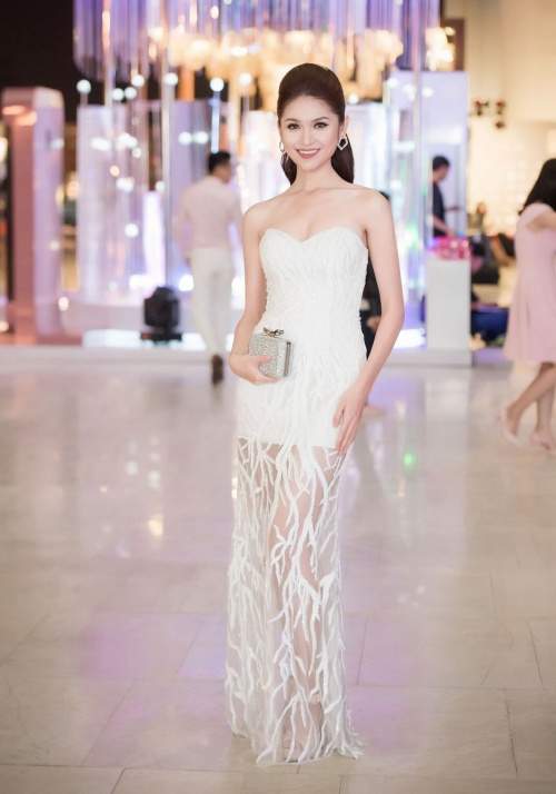 Hoa hậu Mỹ Linh, Á hậu Thanh Tú đẹp lạ, lấn át dàn sao khủng 21