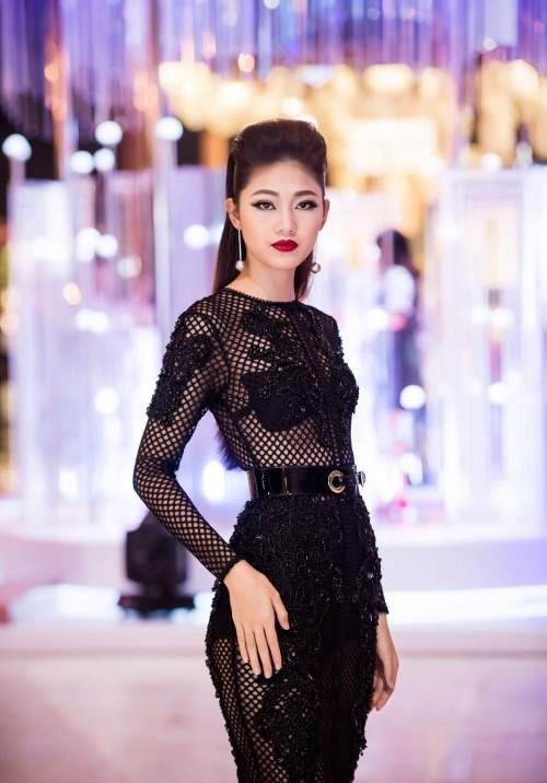 Hoa hậu Mỹ Linh, Á hậu Thanh Tú đẹp lạ, lấn át dàn sao khủng 12