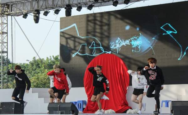 Bạn trẻ Hà Nội nhảy Kpop điệu nghệ như vũ công chuyên nghiệp 4