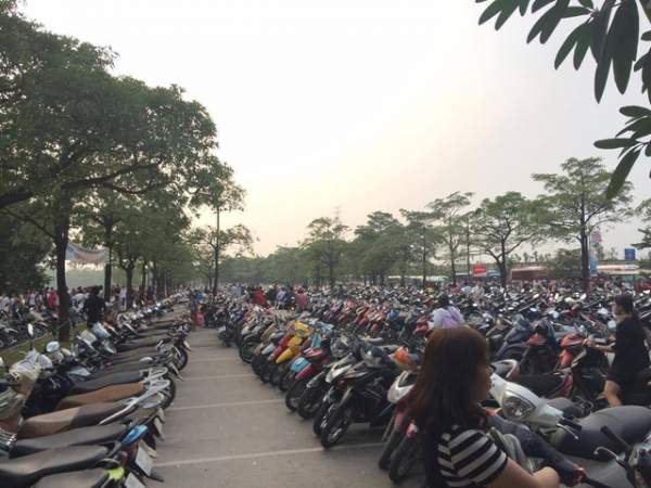 Hà Nội: Gửi xe cạnh phố đi bộ bị chém đẹp 50.000 đồng/xe 3