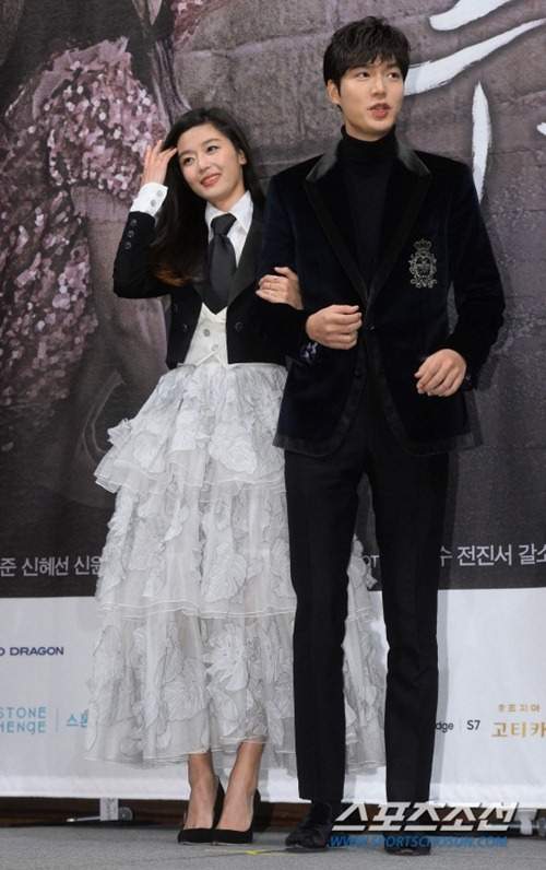Jeon Ji Hyun diện đồ “trên đông dưới hè”, Lee Min Ho đẹp trai như hoàng tử 18