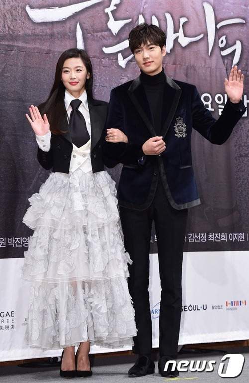 Jeon Ji Hyun diện đồ “trên đông dưới hè”, Lee Min Ho đẹp trai như hoàng tử 21