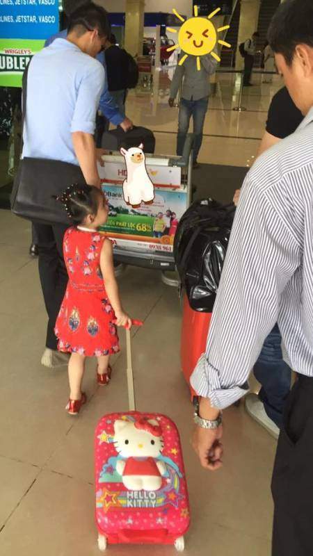 Thời trang sân bay không chịu thua kém siêu sao của các nhóc tì sao Việt 39