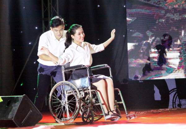 Xúc động màn múa với xe lăn của tân đại sứ THPT Chu Văn An 3