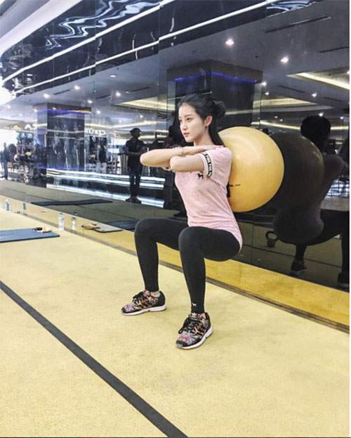 Đồ tập gym sao Việt: Kẻ sexy quá đỗi, người lại kín như bưng 9