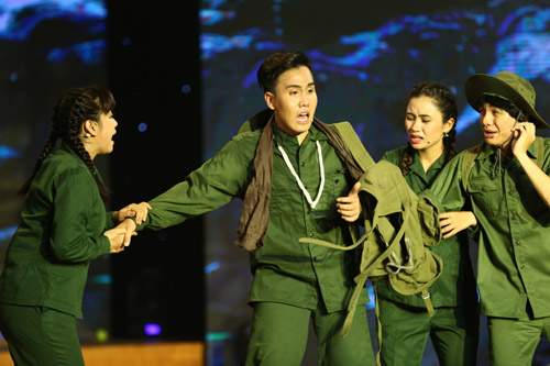 Cười xuyên Việt 2016 tập 2: Gia Bảo đanh đá diễn vai của giám khảo Hoài Linh 27