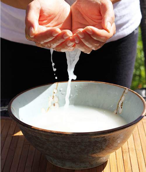 Bí quyết đắp mặt nạ cám gạo “chuẩn” để da trắng nõn nà sau 2 tuần áp dụng 15